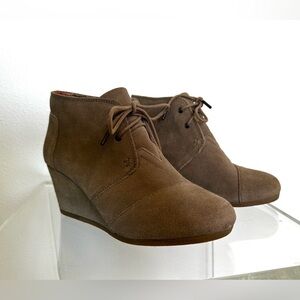 Toms Suede Desert Wedge Shoe - Tan Taupe - Size 8
